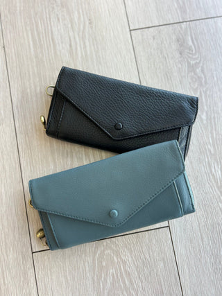 HOBO Goldie Wallet