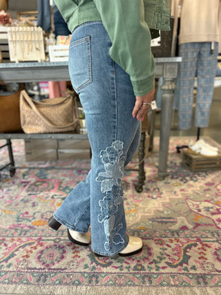 Tribal Sophia Curvy Embroidered Bootcut/Flare Jean